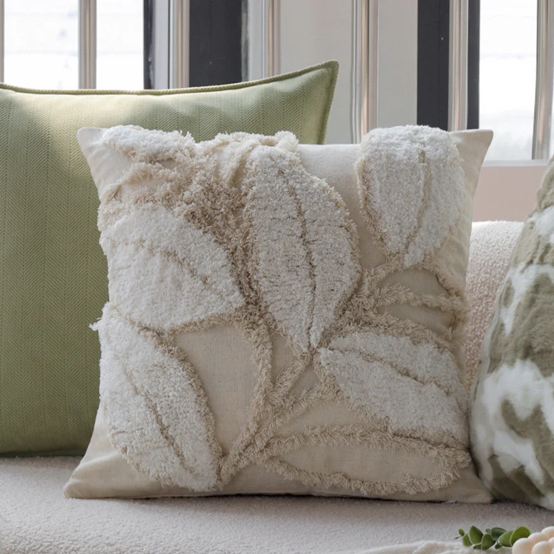 Dekokissen aus Baumwoll-Leinen mit floraler Chenille-Tufting und verdecktem Reißverschluss Karnz