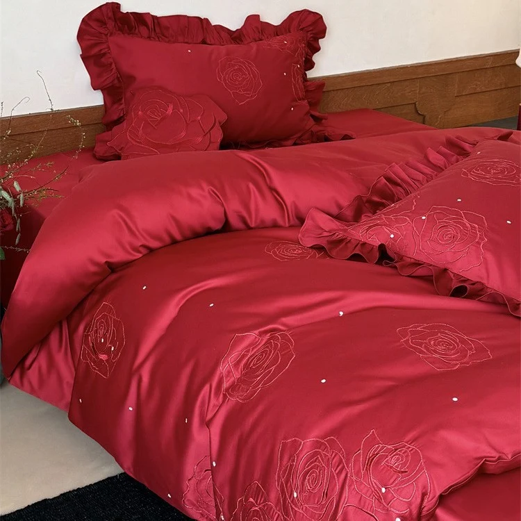Satin-Bettwäsche-Set mit Rosenstickerei, Rüschenkissen und Dekokissen Karnz
