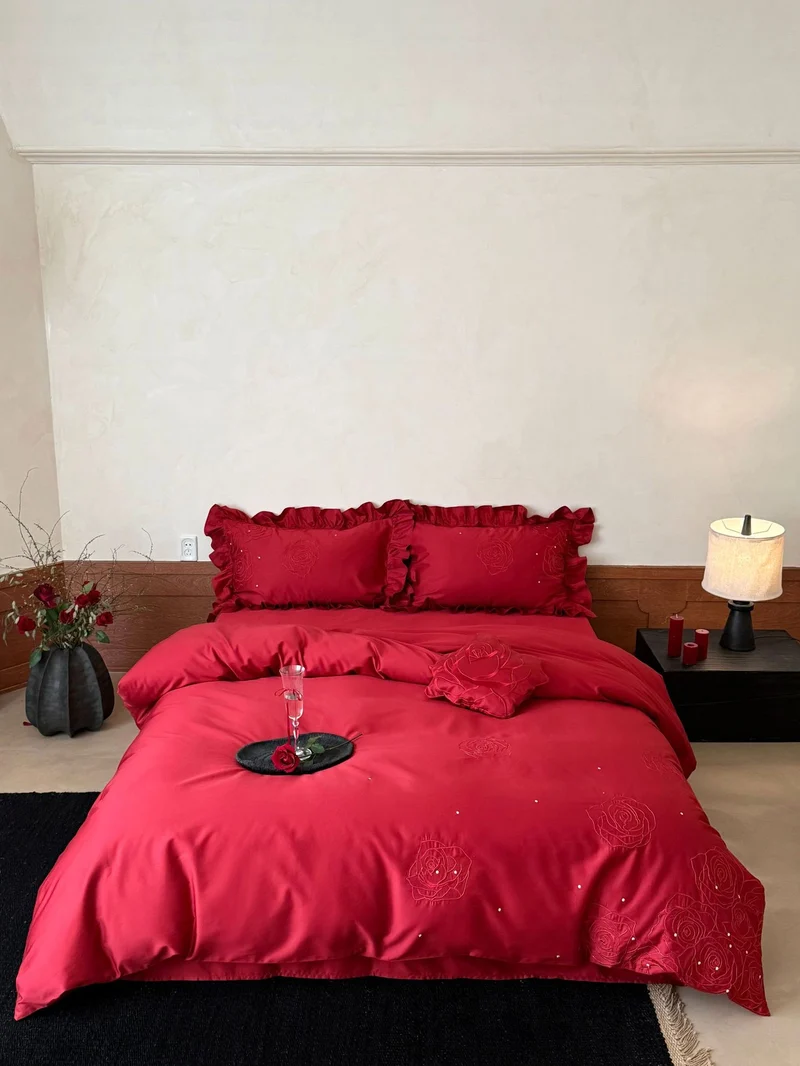 Satin-Bettwäsche-Set mit Rosenstickerei, Rüschenkissen und Dekokissen Karnz