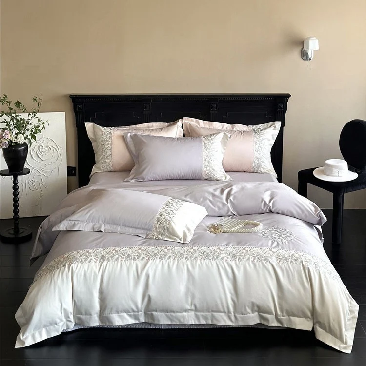 Satin-Bettwäsche-Garnitur mit floraler Relief-Stickerei und samtigem Glanz Karnz