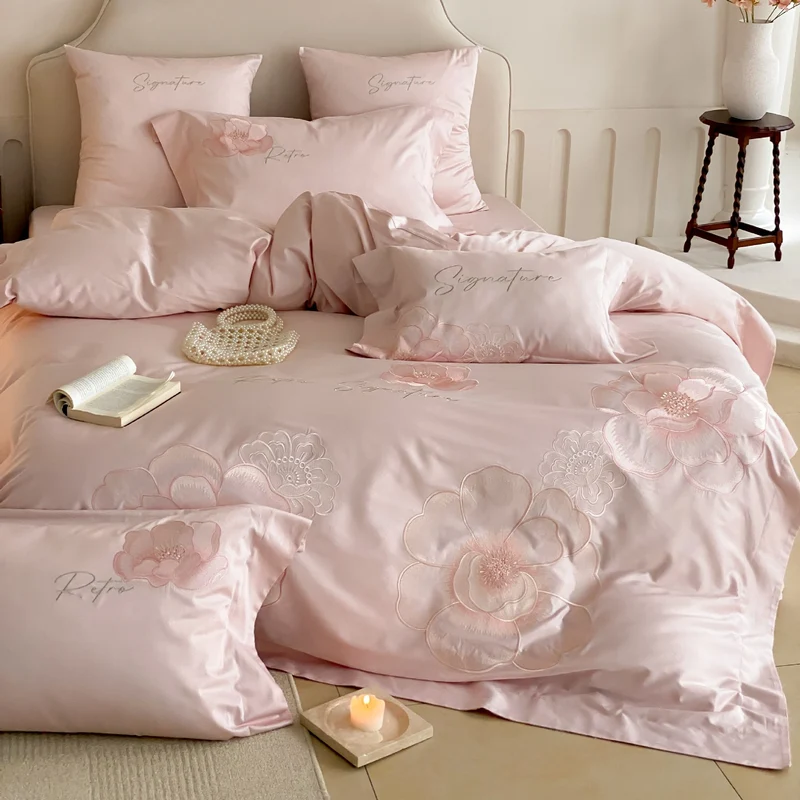 Satin-Bettwäsche-Garnitur mit floraler Relief-Stickerei und samtigem Glanz Karnz