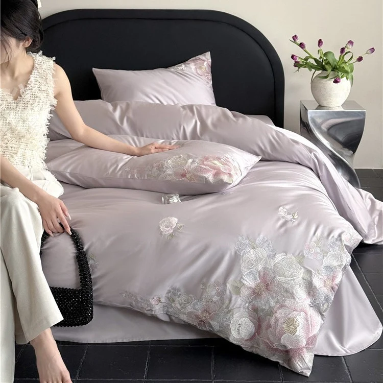 Satin-Bettwäsche-Garnitur mit floraler Relief-Stickerei und samtigem Glanz Karnz