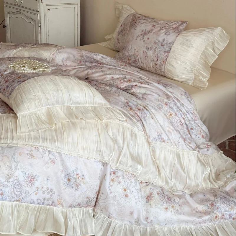 Romantische Bettwäsche-Garnitur aus Baumwollsatin mit floralem Vintage-Print und plissierten Volants Karnz