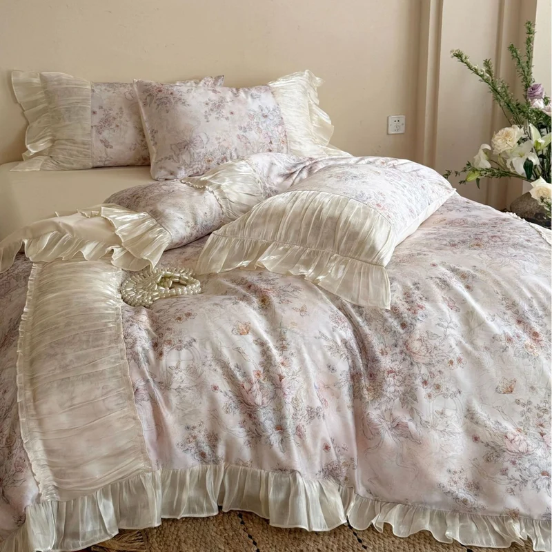Romantische Bettwäsche-Garnitur aus Baumwollsatin mit floralem Vintage-Print und plissierten Volants Karnz