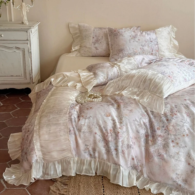 Romantische Bettwäsche-Garnitur aus Baumwollsatin mit floralem Vintage-Print und plissierten Volants Karnz