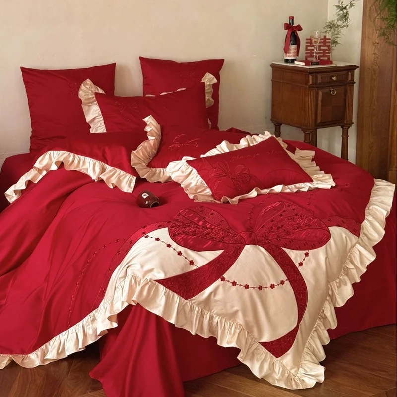 Premium Satin-Bettgarnitur mit Volant-Rüsche und applizierter Schleifen-Stickerei Karnz
