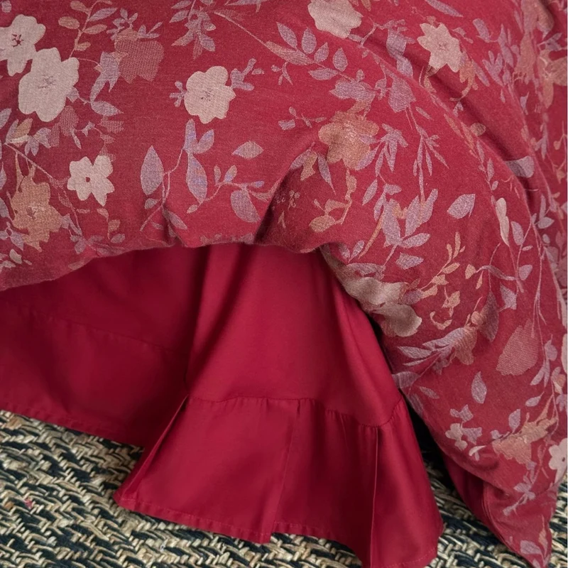 Premium-Bettwäschegarnitur aus Baumwollsatin mit floralem Jacquard und eleganter Leinenkante Karnz