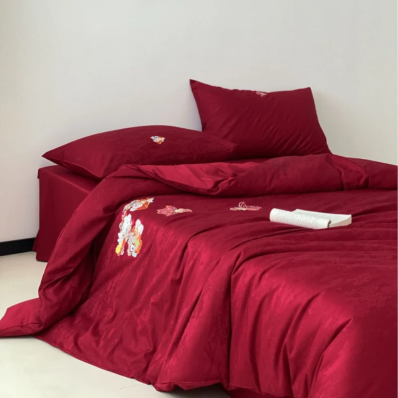 Premium Bettwäsche-Garnitur aus Mako-Baumwoll-Satin mit floraler Jacquardstruktur und gestickten Applikationen Karnz