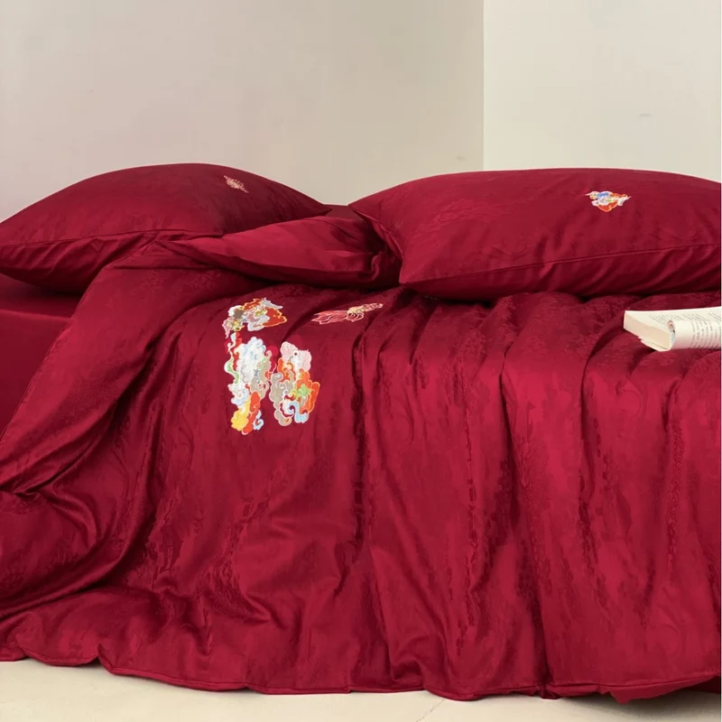 Premium Bettwäsche-Garnitur aus Mako-Baumwoll-Satin mit floraler Jacquardstruktur und gestickten Applikationen Karnz