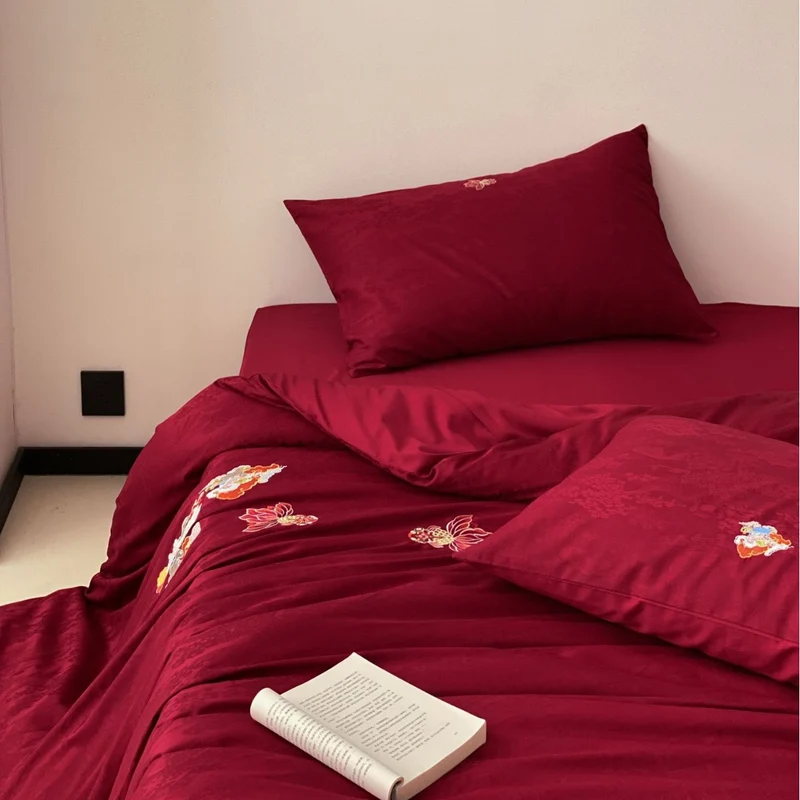 Premium Bettwäsche-Garnitur aus Mako-Baumwoll-Satin mit floraler Jacquardstruktur und gestickten Applikationen Karnz