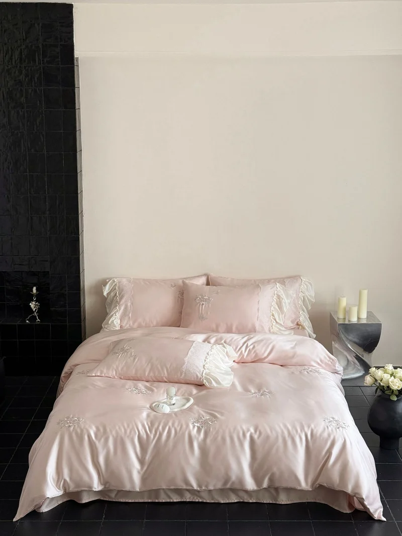 Luxuriöses Satin-Bettwäsche-Set mit Rüschen und Stickerei Karnz