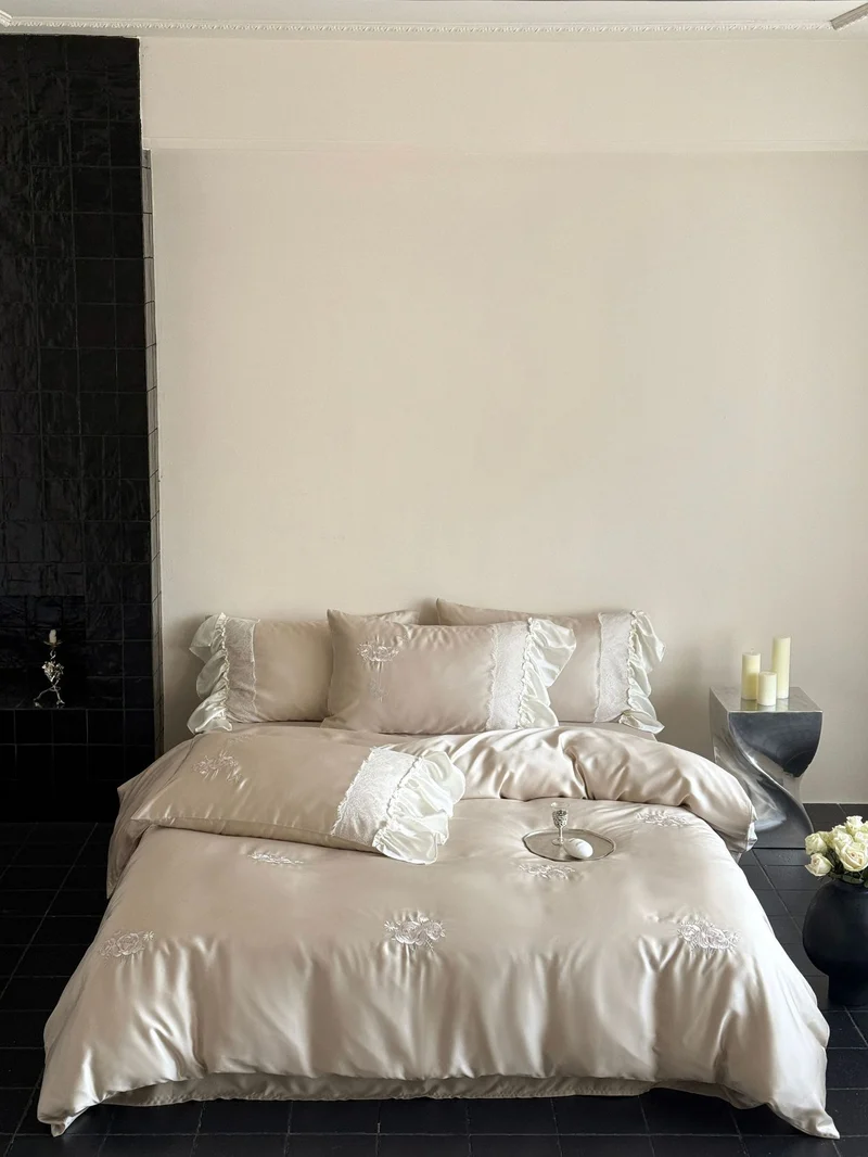 Luxuriöses Satin-Bettwäsche-Set mit Rüschen und Stickerei Karnz