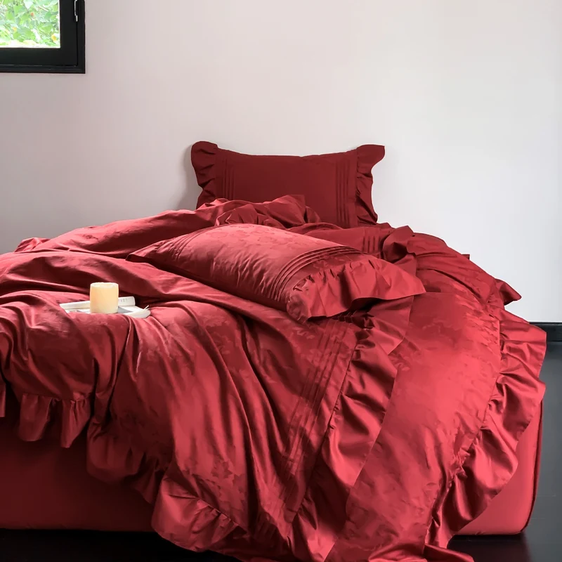 Luxuriöses Bettwäsche-Set aus Satin mit Volant und Jacquard-Detail Karnz