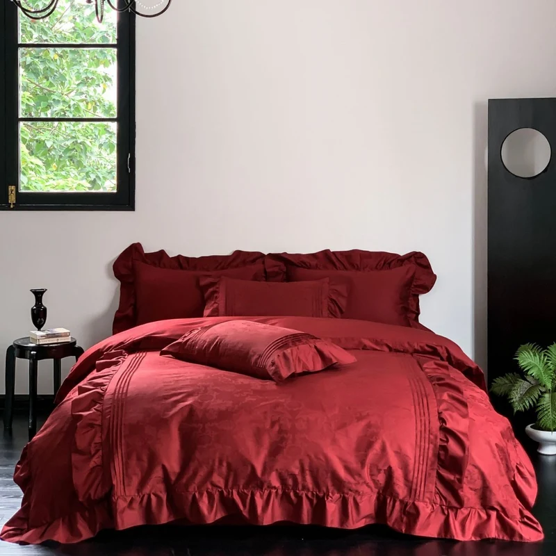 Luxuriöses Bettwäsche-Set aus Satin mit Volant und Jacquard-Detail Karnz