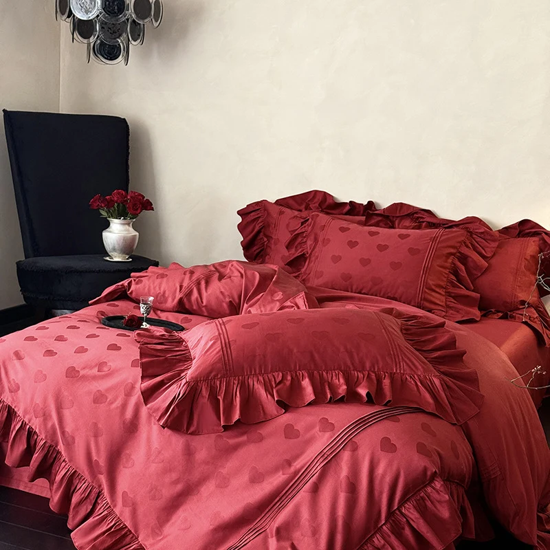 Luxuriöse Satin-Bettwäschegarnitur mit Herz-Jacquard, Volant-Rüschen und Hotelverschluss Karnz