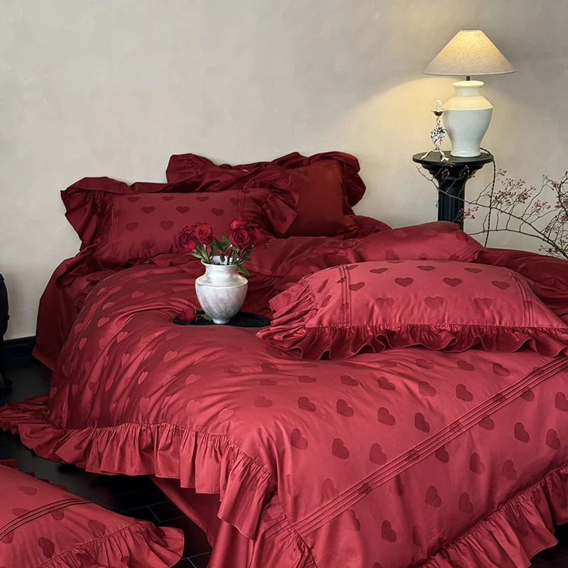 Luxuriöse Satin-Bettwäschegarnitur mit Herz-Jacquard, Volant-Rüschen und Hotelverschluss Karnz