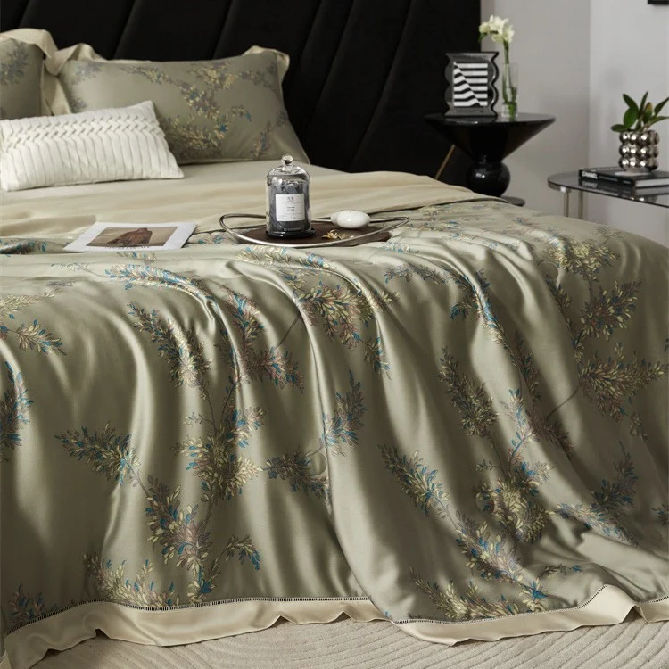 Luxuriöse Satin-Bettüberwurf-Garnitur mit floraler Jacquard-Stickerei Karnz