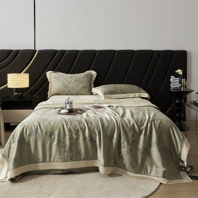Luxuriöse Satin-Bettüberwurf-Garnitur mit floraler Jacquard-Stickerei Karnz