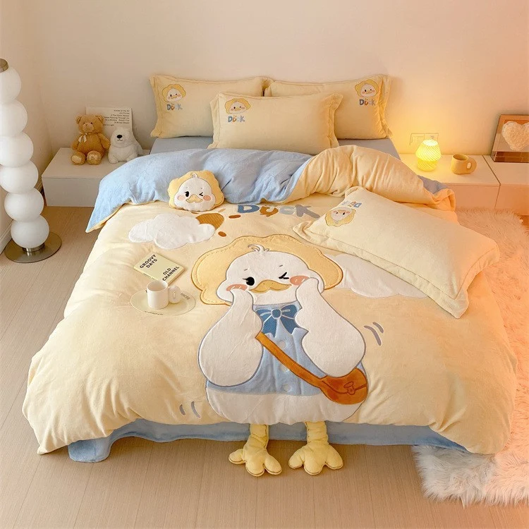 Kuscheliges wendbares Bettwäsche-Set mit gesticktem Enten-Motiv, Applikationen und Kuschelkissen Karnz
