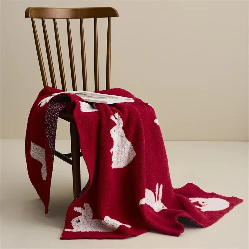 Kuscheldecke aus Jacquardstrick mit Hasenmotiven Karnz