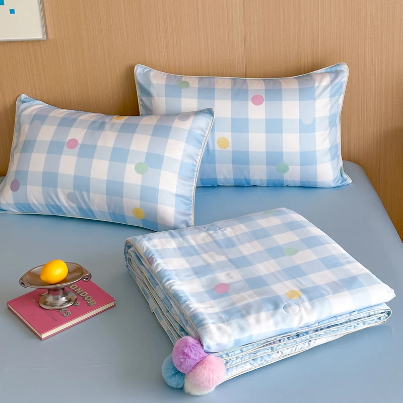 Kinder-Bettwäscheset mit gesteppter Kuscheldecke und kariertem Punktmuster Karnz