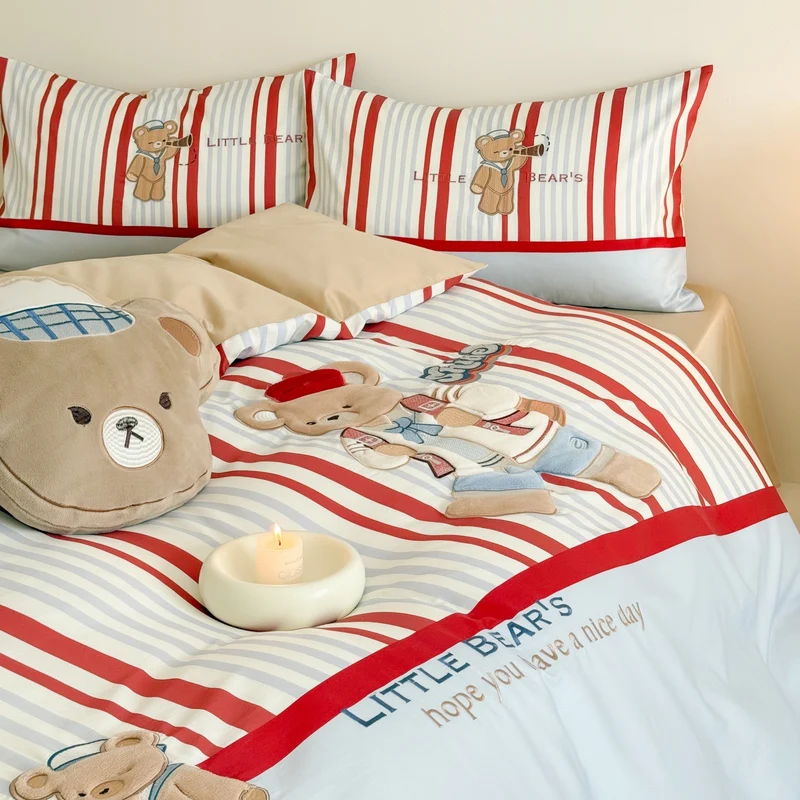 Kinder-Bettwäsche-Garnitur mit gesticktem Teddybär und klassischem Streifenmotiv Karnz