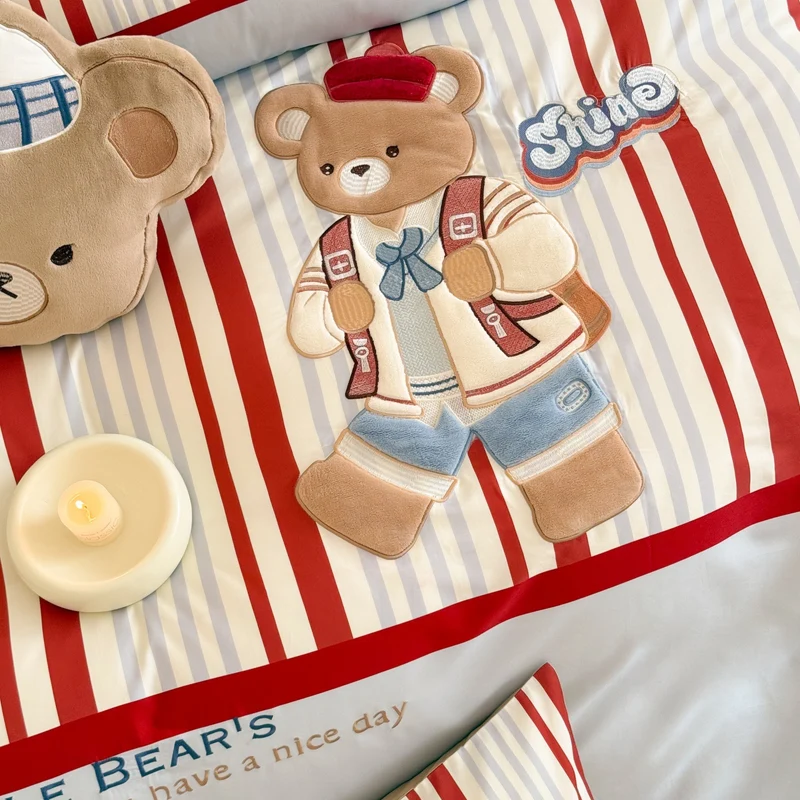 Kinder-Bettwäsche-Garnitur mit gesticktem Teddybär und klassischem Streifenmotiv Karnz