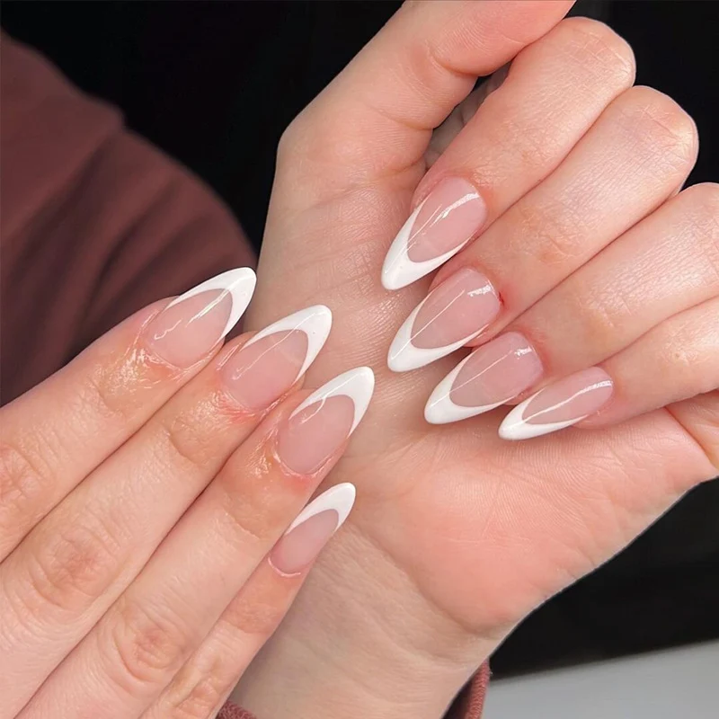 Stylische French Tip Acryl Nagelverlängerungen Karnz