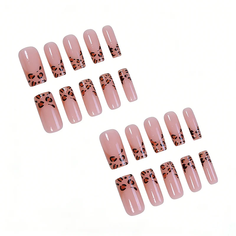 Stilvolle dekorative Ombre-Nagelverzierungen Karnz