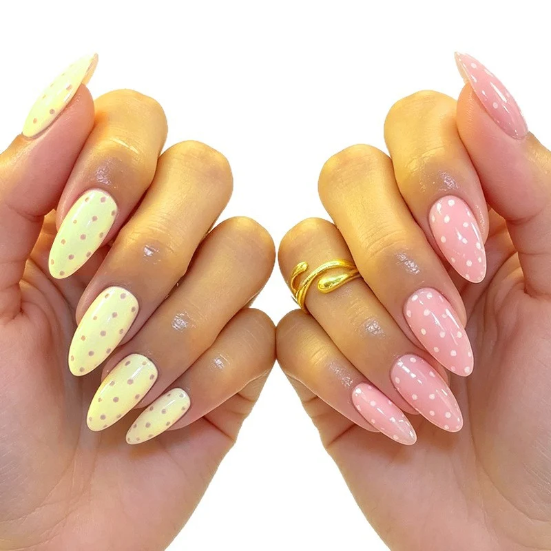 Stilvolles Dekoratives Punktmuster Nagelkunst Karnz