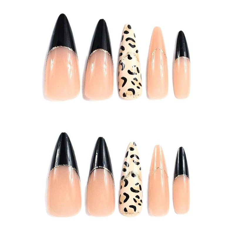 Stylische Tierdruck Acryl-Nagelveränderungen Karnz