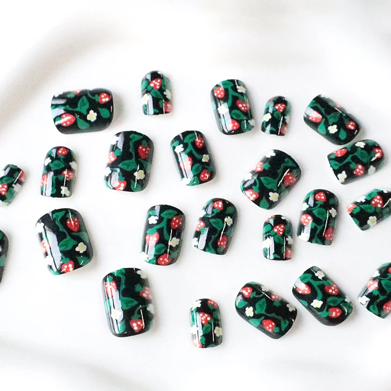 Erdbeergarten Nail Art Karnz
