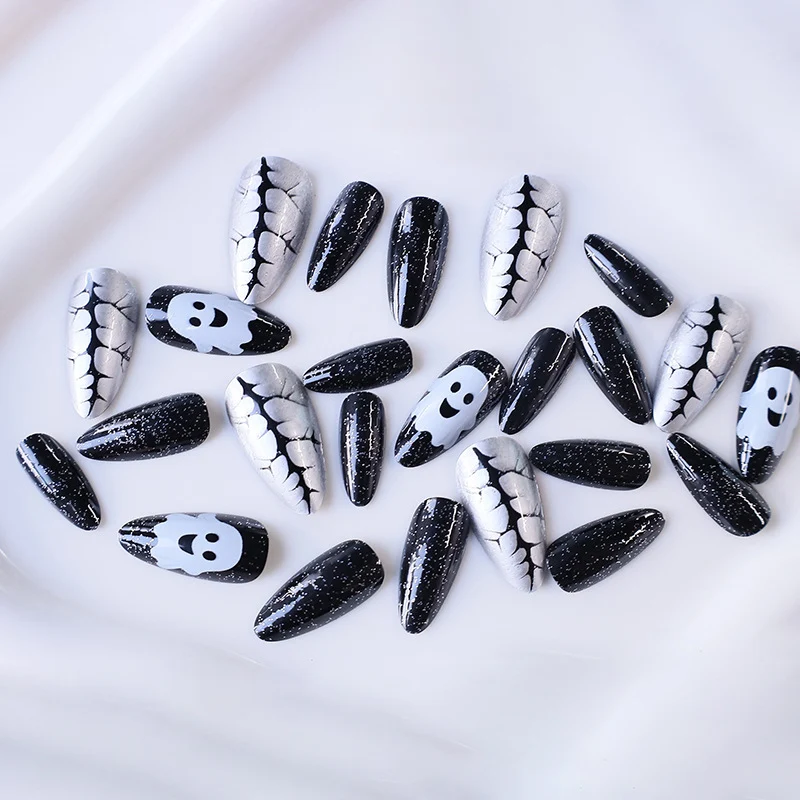 Spooky Ghost-Themen Acryl Nagelkunst Karnz