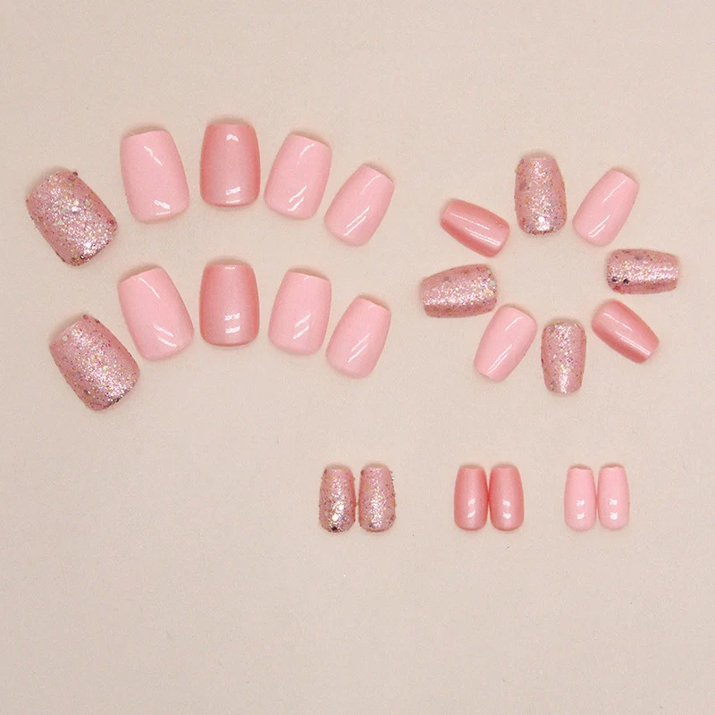 Funkelnde Glitter-Nagelkunst-Verlängerungen Karnz