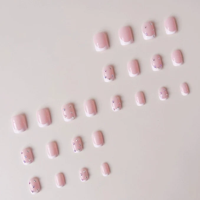 Funkelnde französische Spitze Nail Art Enhancements Karnz