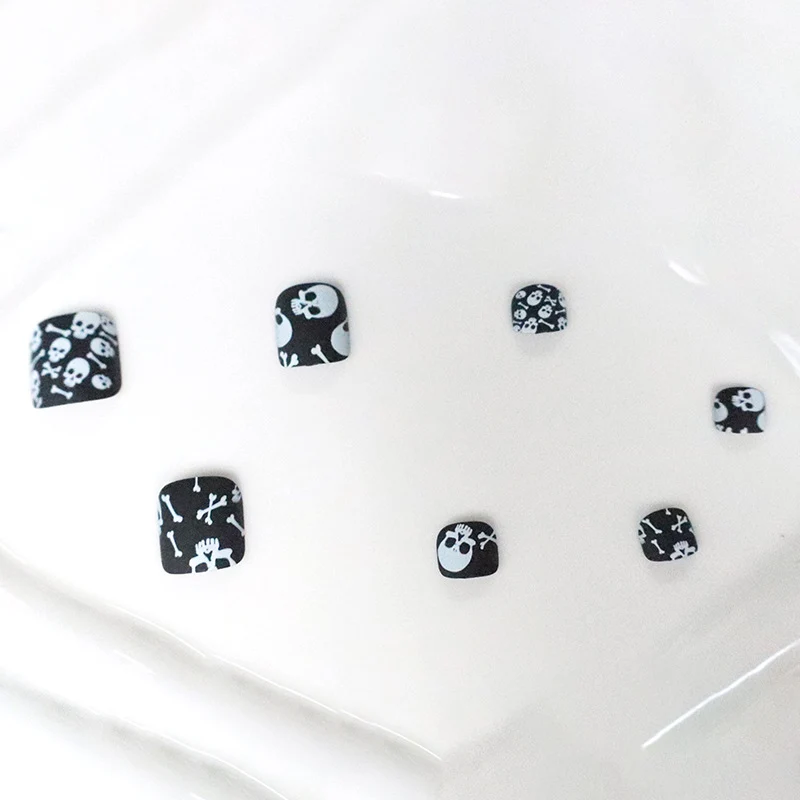 Skull Design Nagelkunst Karnz