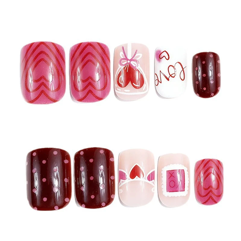 Romantisches Herzmuster Nagelkunst Karnz