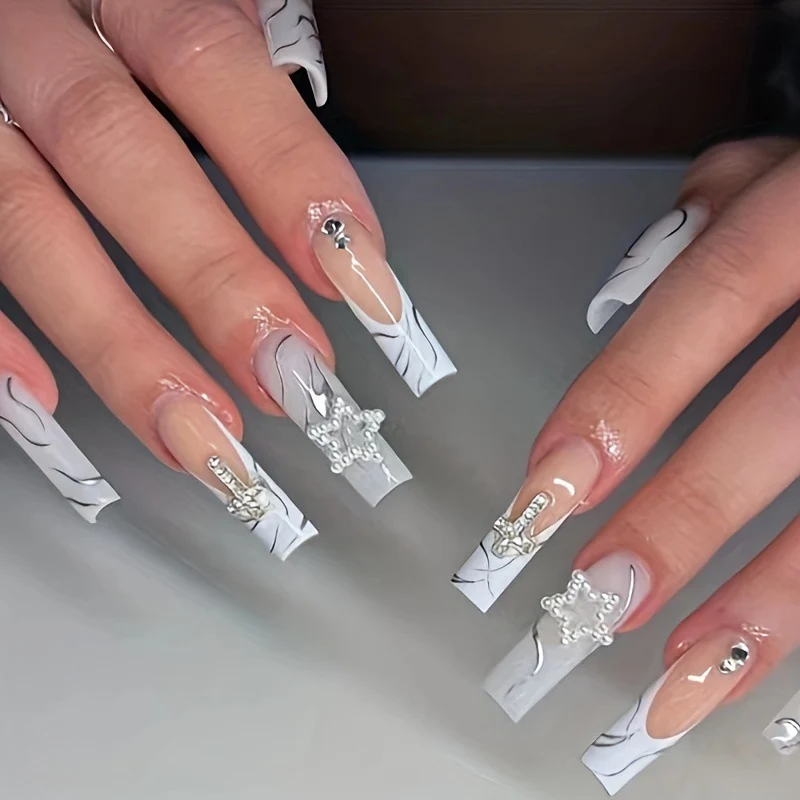 Aufwändige dekorative Acryl-Nagelverzierungen Karnz