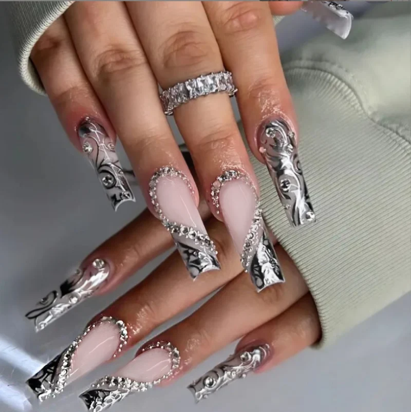 Aufwändige dekorative Acryl-Nagelverzierungen Karnz