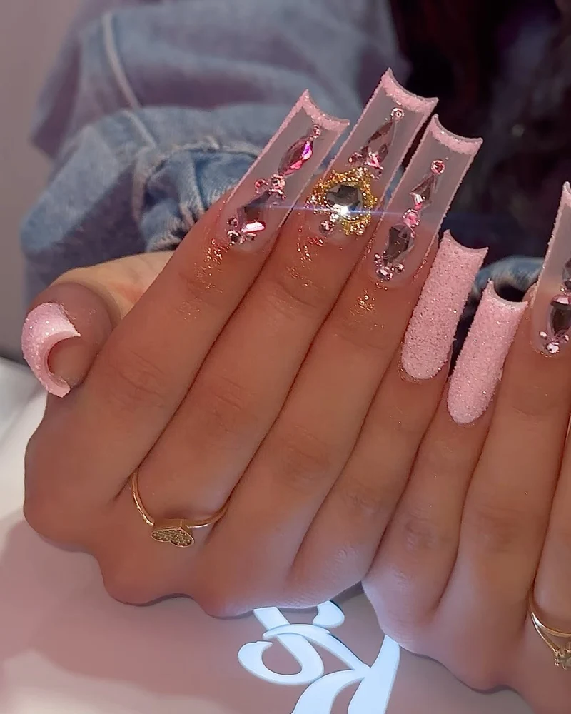 Aufwändige dekorative Acryl-Nagelverzierungen Karnz