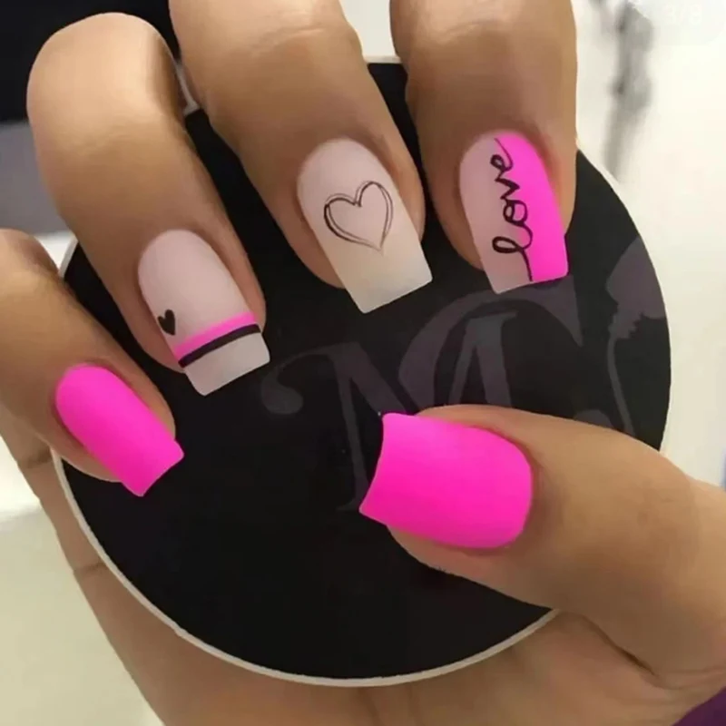 Moderne glitzernde Nagelkunst-Verbesserungen Karnz
