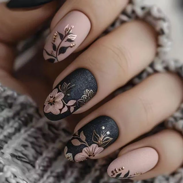 Luxuriöse florale Acryl-Nagelverschönerungen Karnz