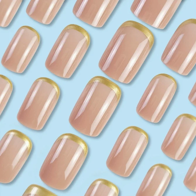 Luxuriöse goldverzierte Gel-Nagelveränderungen Karnz