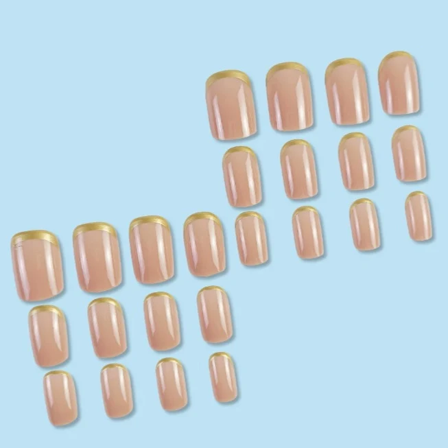 Luxuriöse goldverzierte Gel-Nagelveränderungen Karnz