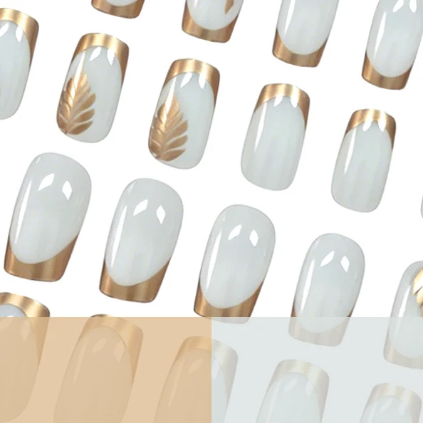 Luxuriöses Blumennagelkunstdesign Karnz