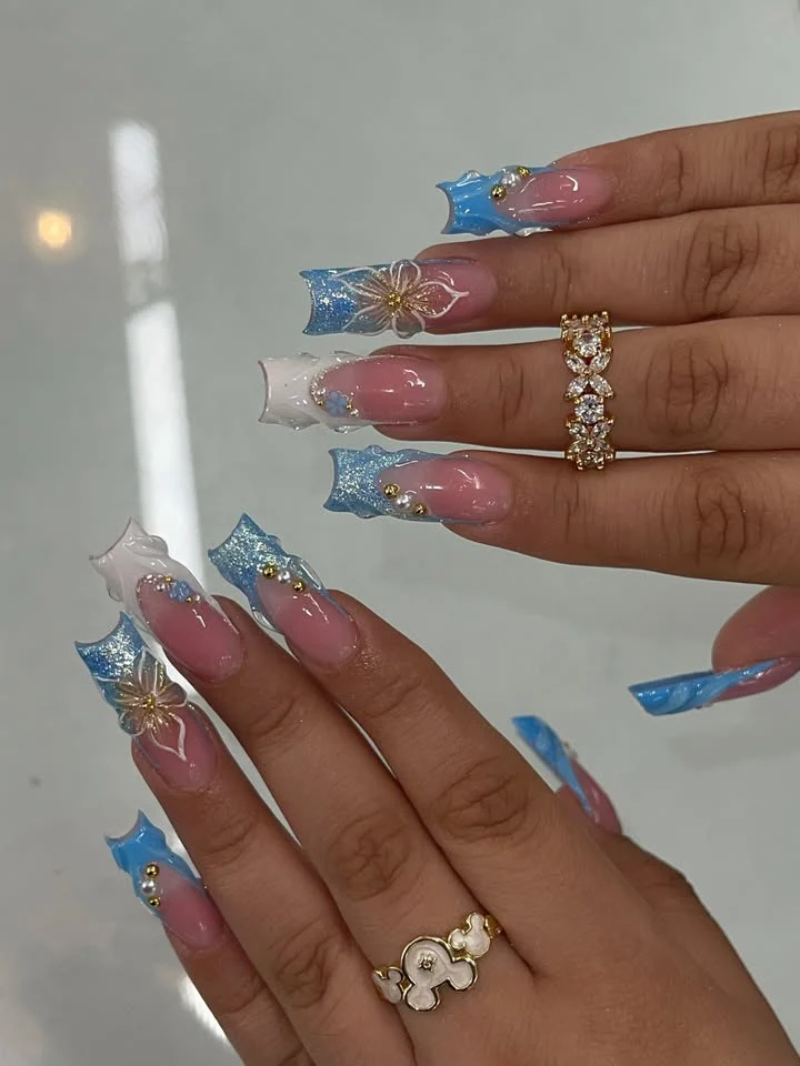 Luxuriöse Florale Acryl-Nagelverlängerungen Karnz