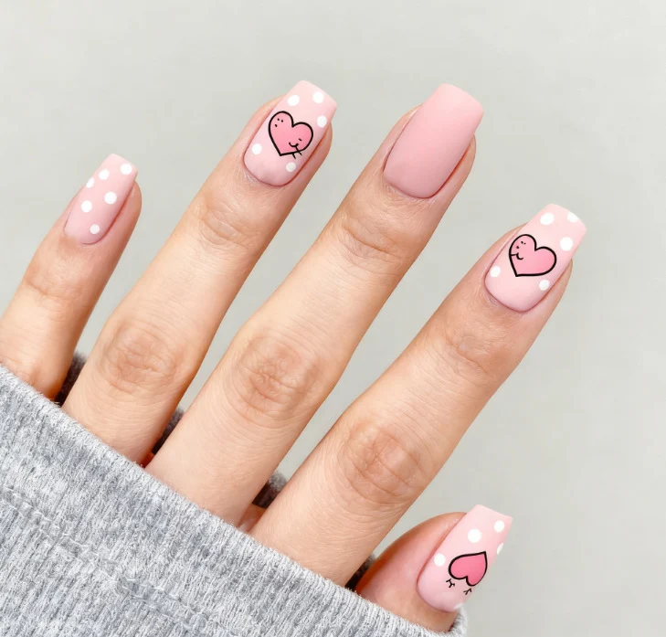 Herz-verzierte Gradient-Nagelkunst-Design Karnz