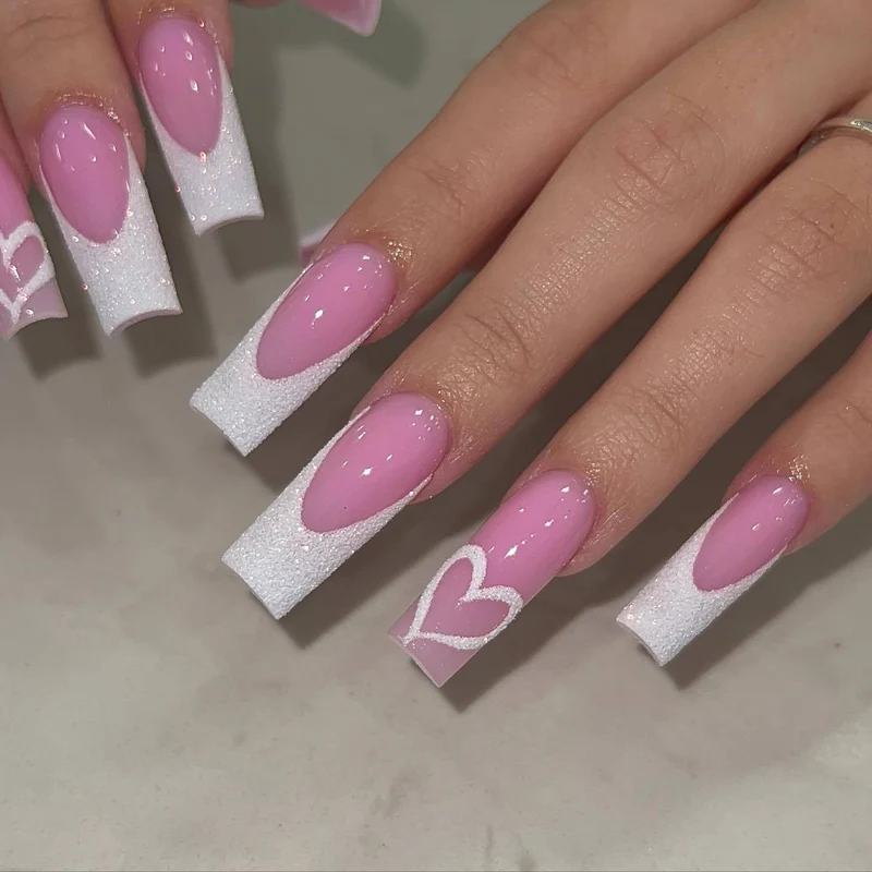 Herz-verzierte Gradient-Nagelkunst-Design Karnz