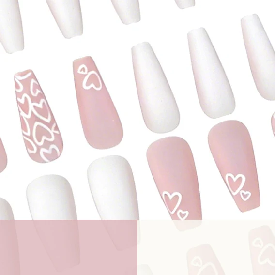 Herz-verzierte Gel-Nagelkunstverlängerungen Karnz