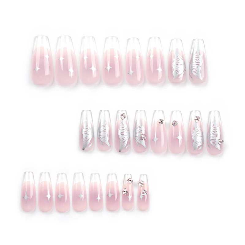 Elegante Kunstnägel mit floralen Designs und Glitzerakzenten Karnz